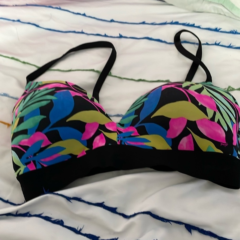 Woman’s pink bras/ Victoria secret